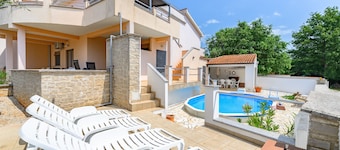 Apartment Panous 1