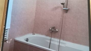 Doccia, asciugacapelli, bidet, asciugamani