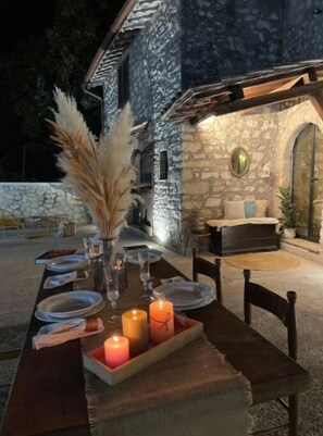 Outdoor dining