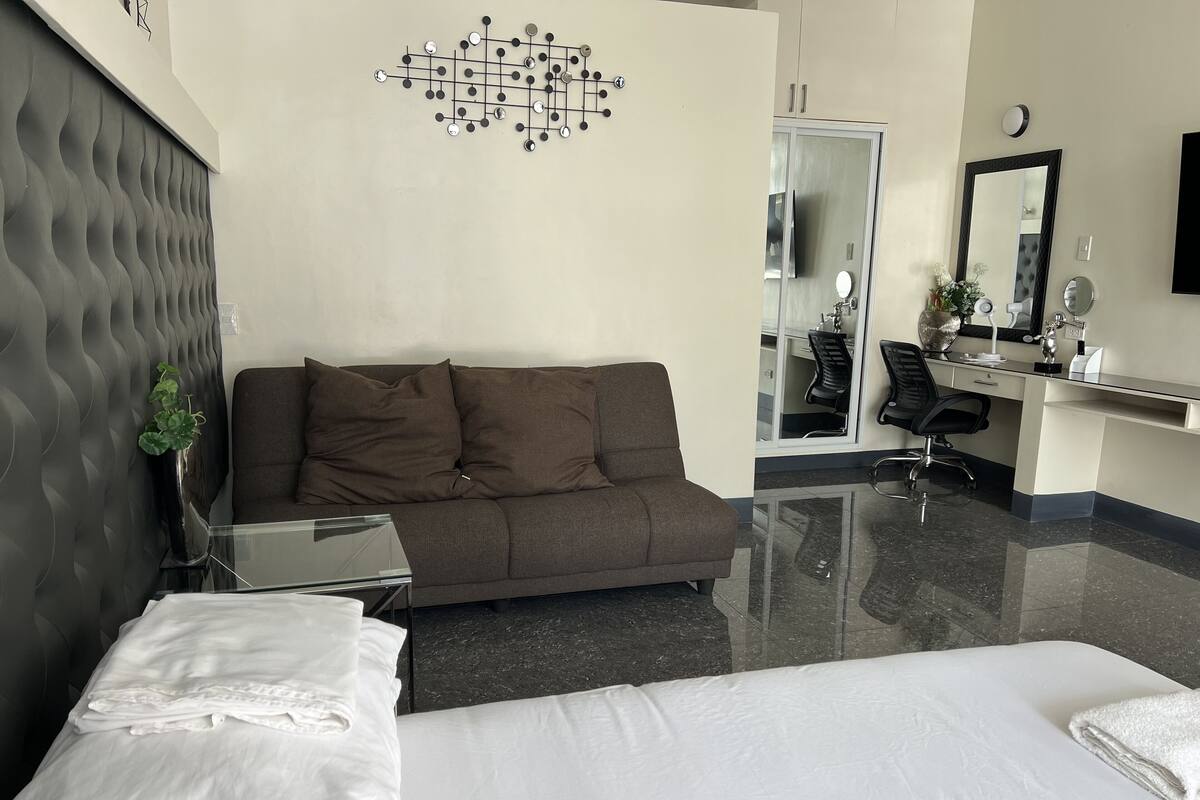Standard Studio Suite | Free WiFi