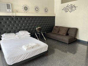 Standard Studio Suite | Free WiFi - Dampa Poolside Events and Accommodation (Urdaneta City)