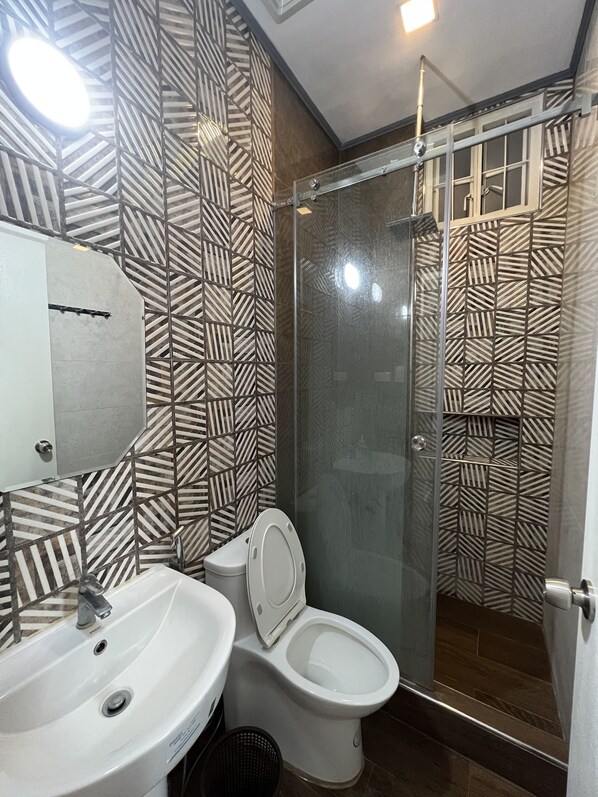 Bathroom - Dampa Poolside Events and Accommodation (Urdaneta City)
