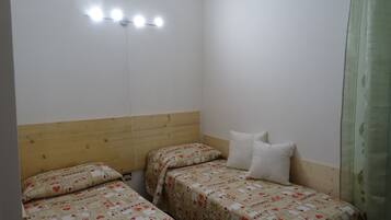 2 soverom og strykejern/-brett