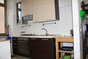 Kühlschrank, Ofen, Herdplatte, Geschirrspüler