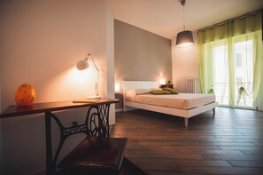 1 dormitori, planxa i posts de planxar, wifi gratuïta i roba de llit