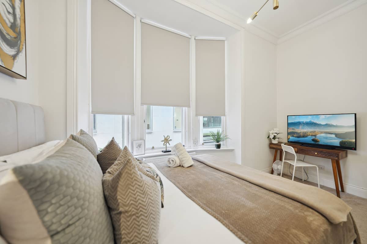 Comfort Apartment | 2 bedrooms, blackout curtains, iron/ironing board, free WiFi