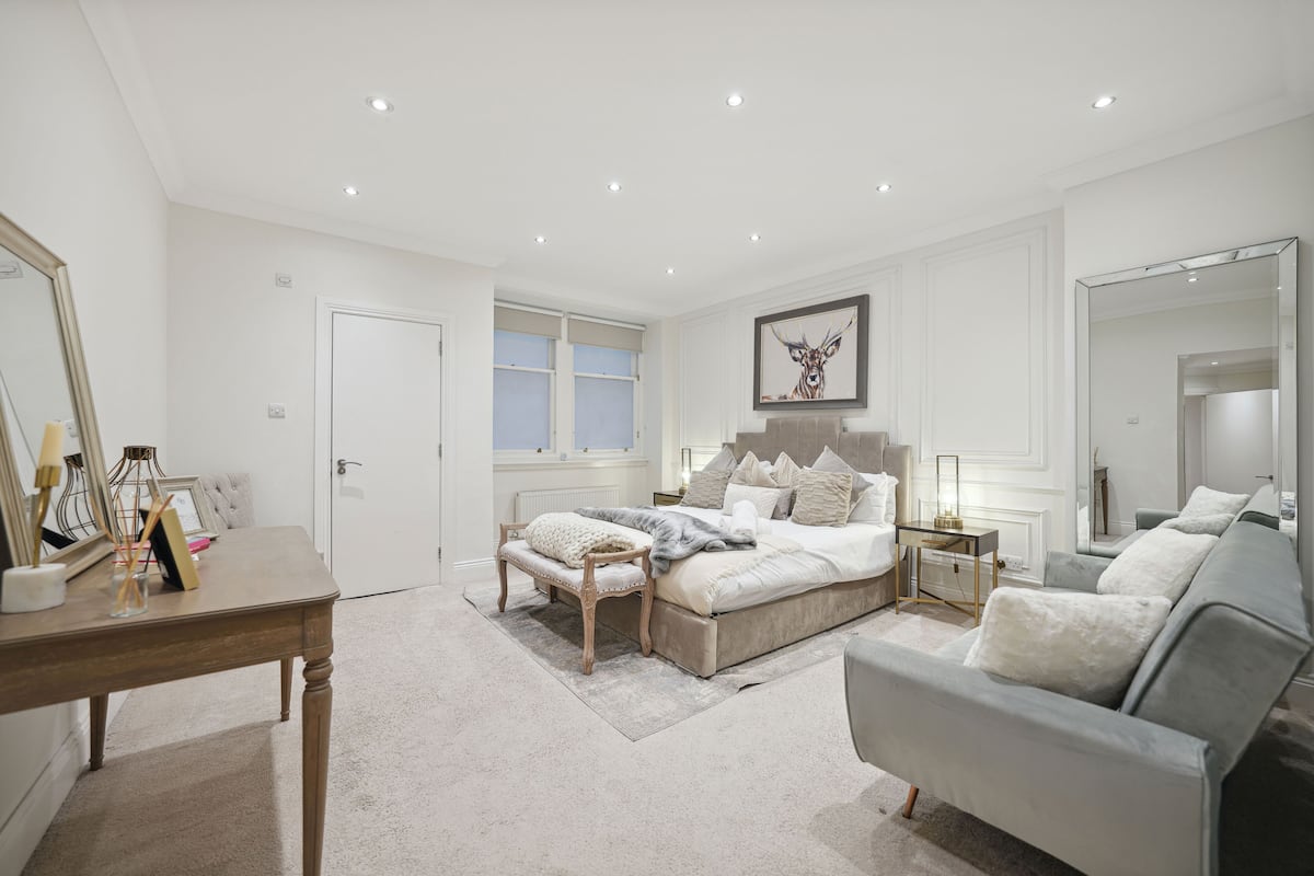 Classic Apartment | 2 bedrooms, blackout curtains, iron/ironing board, free WiFi