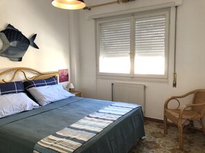 2 chambres, fer et planche à repasser, draps fournis