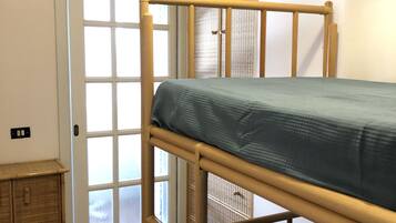 2 bedrooms, iron/ironing board, bed sheets