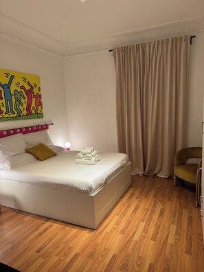 1 quarto, Wi-Fi de cortesia, roupa de cama