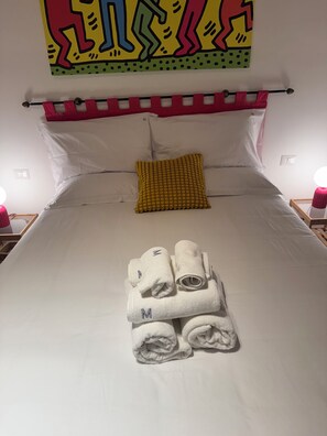 1 quarto, Wi-Fi de cortesia, roupa de cama