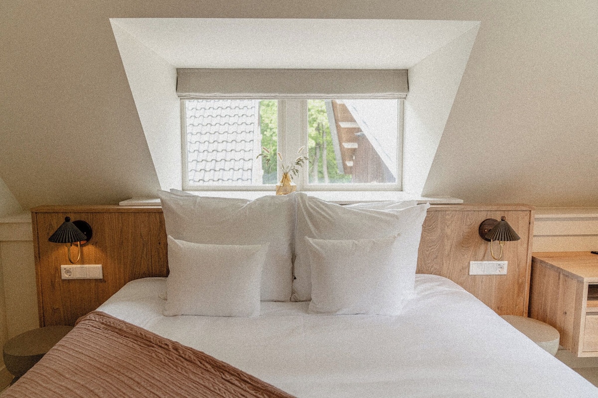 Family Room | 1 bedroom, blackout drapes, free WiFi, bed sheets