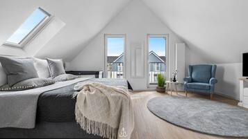 3 bedrooms, iron/ironing board, travel crib, free WiFi