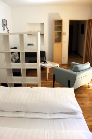 2 bedrooms, desk, soundproofing, free WiFi