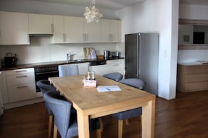 Fridge, oven, stovetop, dishwasher