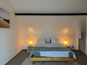 1 bedroom, desk, travel crib, free WiFi
