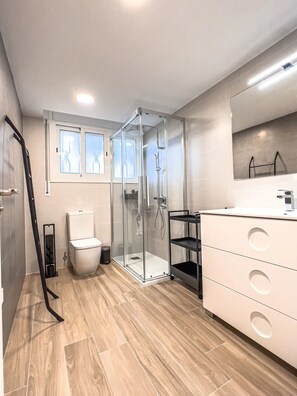 Shower, towels