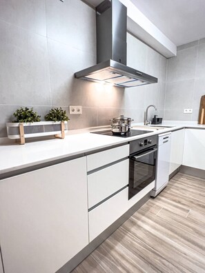 Fridge, microwave, oven, dishwasher