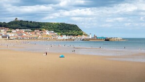 Beach - This apartment is a 2 bedroom(s), 2 bathrooms, located in Scarborough, North Yorkshire. (Scarborough)