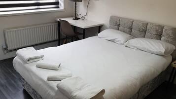 House | 6 bedrooms, free WiFi, bed sheets