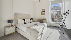 Classic Apartment | Desk, laptop workspace, iron/ironing board, free WiFi - Blythswood Apartment 2 (Glasgow)