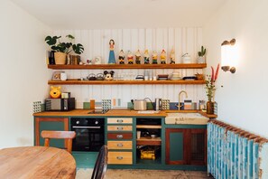 Frigorífic, microones, forn i bullidora elèctrica 