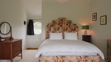 1 slaapkamer, een strijkplank/strijkijzer, wifi, beddengoed