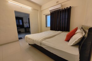 Deluxe Apartment | Desk, blackout curtains, free WiFi - Vaishnav Inn (Pune)