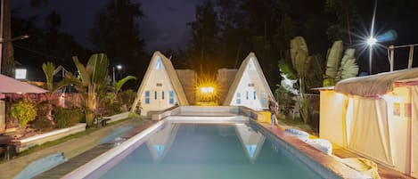 Kolam renang outdoor