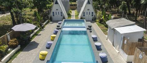 حمّام سباحة خارجي