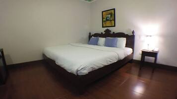 Desk, blackout curtains, free WiFi, bed sheets