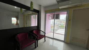 Standard Room | Living area