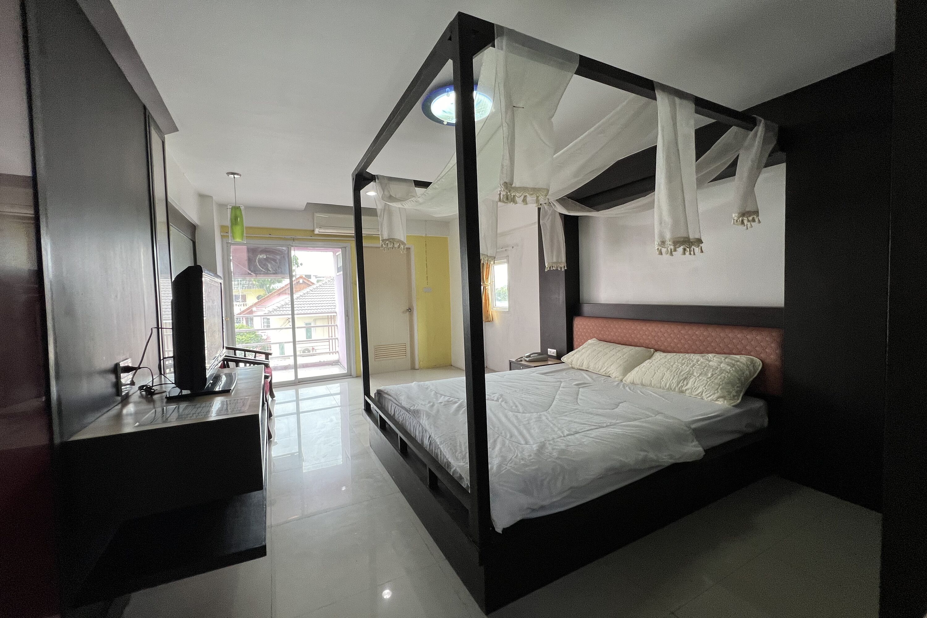 Standard Room | Desk, free WiFi, bed sheets