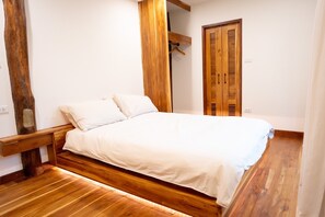 Biệt thự, quang cảnh vườn | 1 phòng ngủ, két bảo mật tại phòng, bàn, bàn ủi/dụng cụ ủi quần áo 