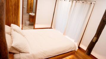 Vila, pemandangan kebun | 1 kamar tidur, brankas, meja kerja, dan setrika/meja setrika