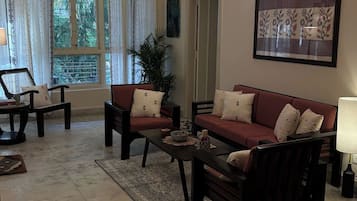 Deluxe Room | Desk, iron/ironing board, free WiFi, bed sheets