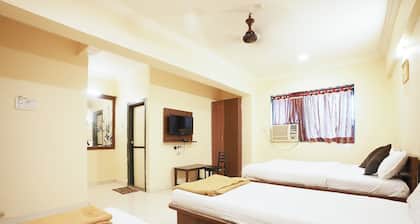 Hotel Della Comfort near Ambreshwar Shiv Mandir, Ambernath