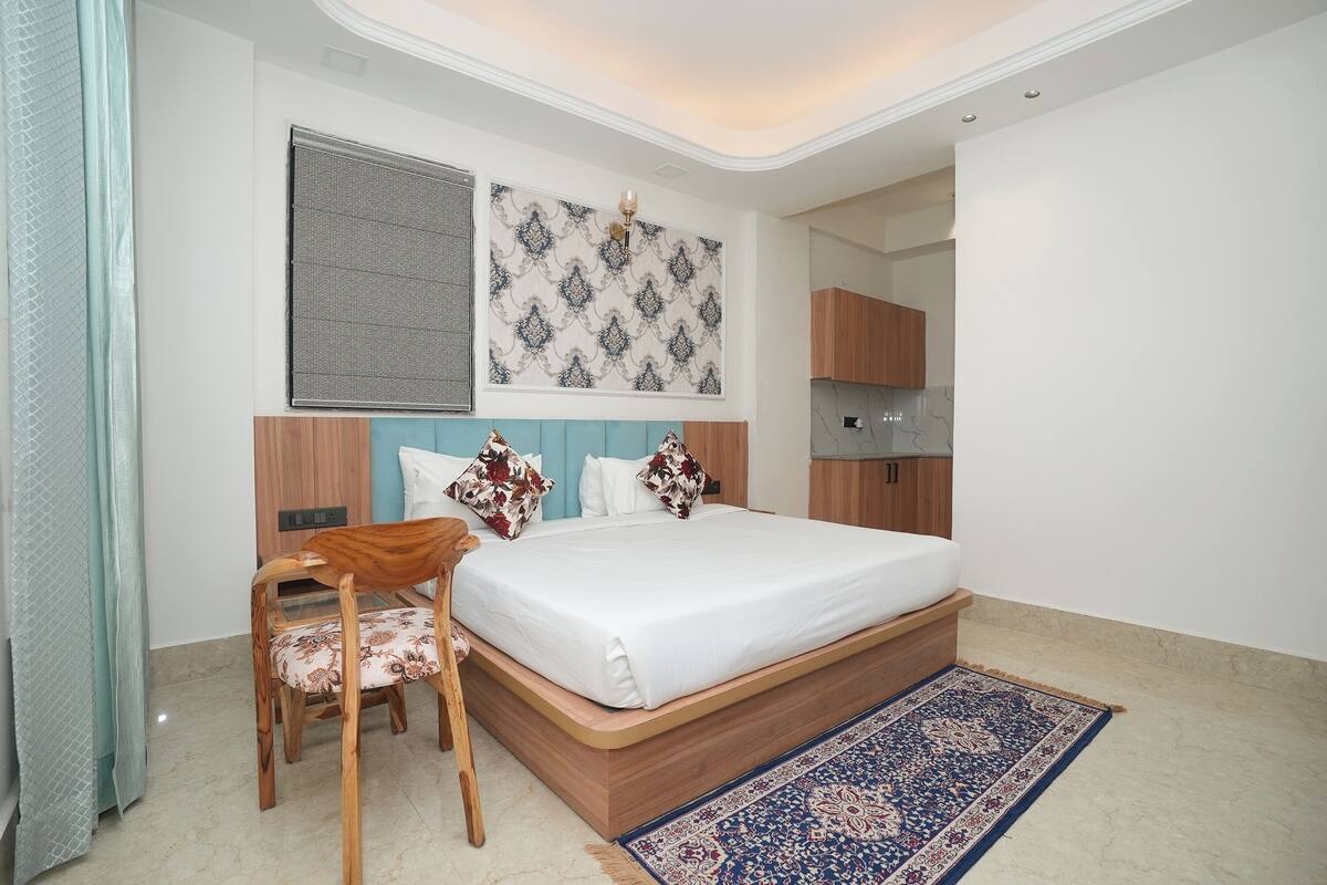 Studio | Desk, blackout curtains, iron/ironing board, rollaway beds