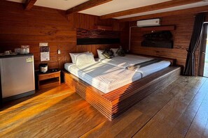 Villa Supérieure, vue piscine | Bureau, fer et planche à repasser, Wi-Fi gratuit, draps fournis