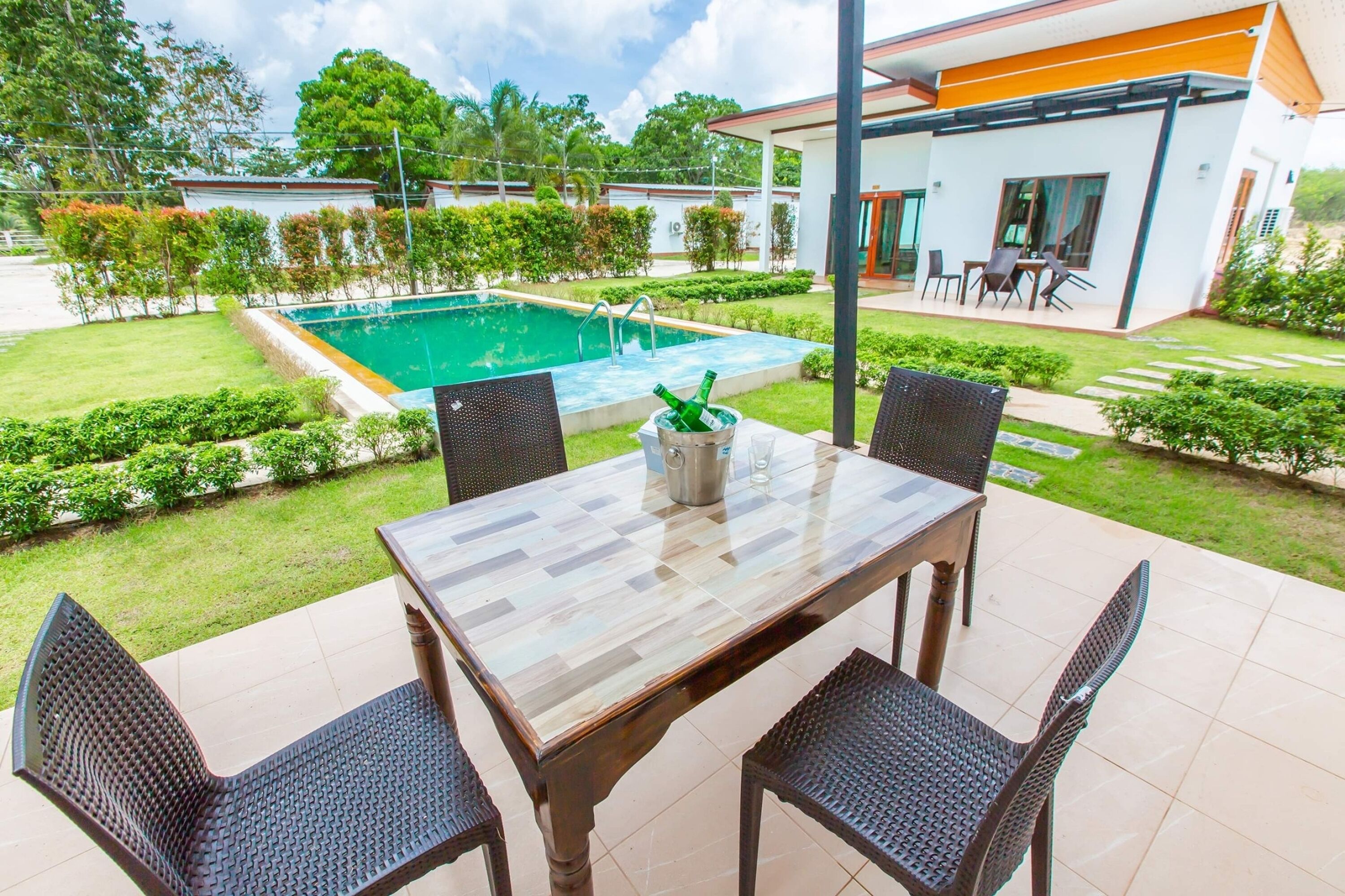 Family Room | Desk, iron/ironing board, free WiFi, bed sheets