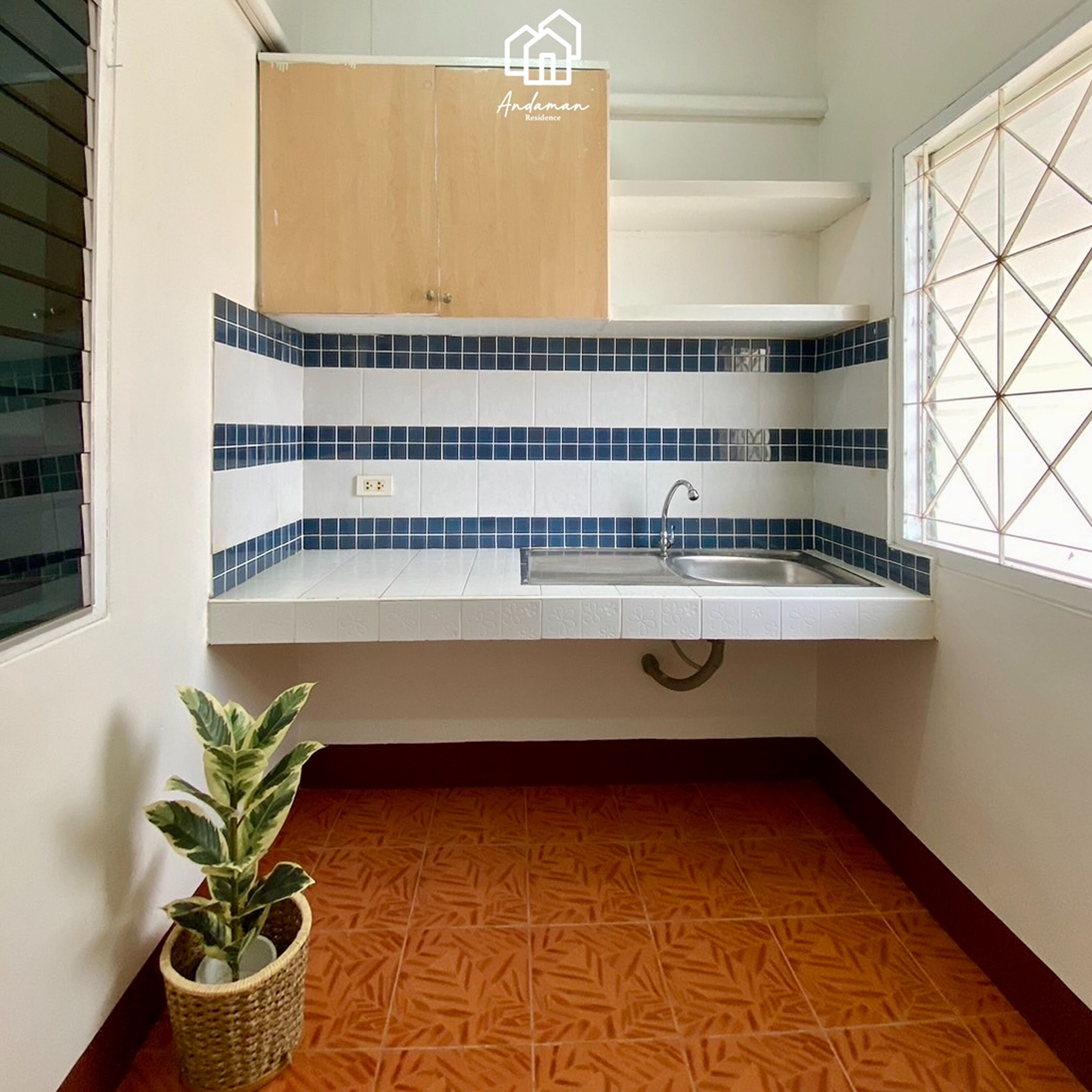 مكتب وستائر تعتيم وواي فاي مجانًا وملاءات أسرّة