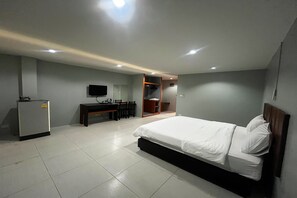 Habitación estándar doble, vistas a la ciudad | Escritorio, cortinas opacas, wifi gratis y ropa de cama