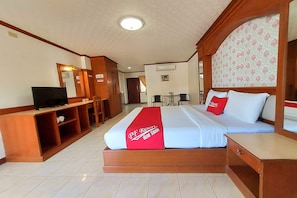 Desk, blackout drapes, free WiFi, bed sheets - Pf Resort (Pattaya)