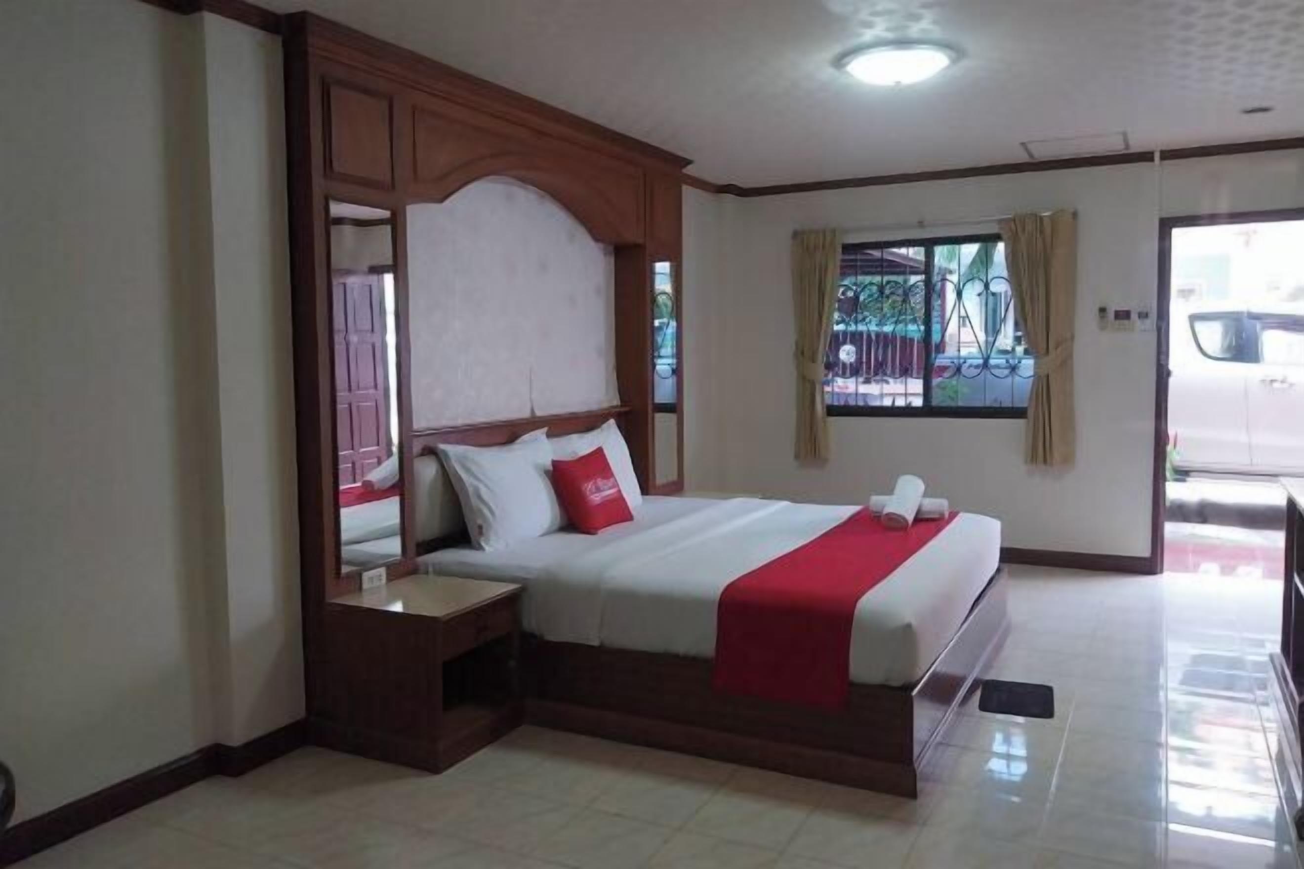 Desk, blackout curtains, free WiFi, bed sheets