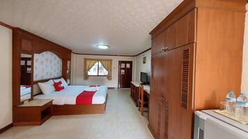 Premier Room | Desk, blackout drapes, free WiFi, bed sheets