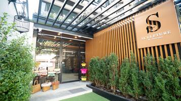 Vista frontal de la propiedad