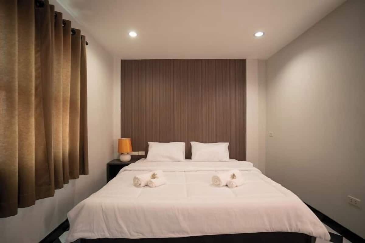 1 bedroom, bed sheets
