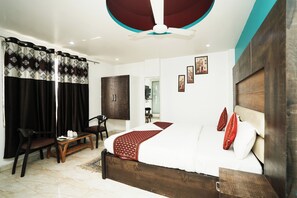 Standard Room | Meja, kalis bunyi, seterika/papan seterika, Wi-fi percuma 