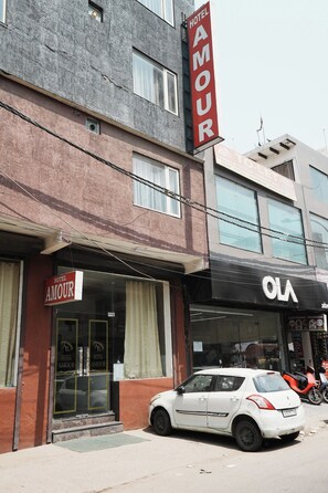 Front of property - Amour Hotel Delhi Airport (New Delhi)