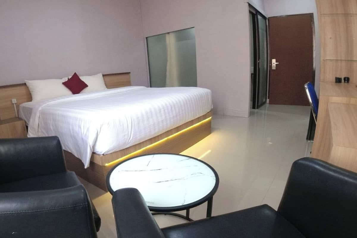 Superior Double Room | Minibar, in-room safe, desk, free WiFi